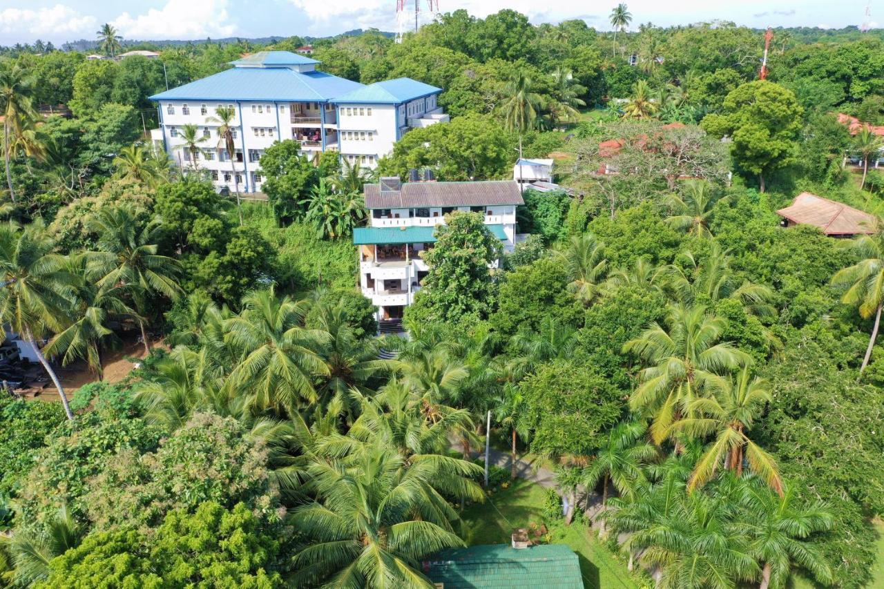 Отель Sea Avenue - Eco Garden Тангалла Экстерьер фото